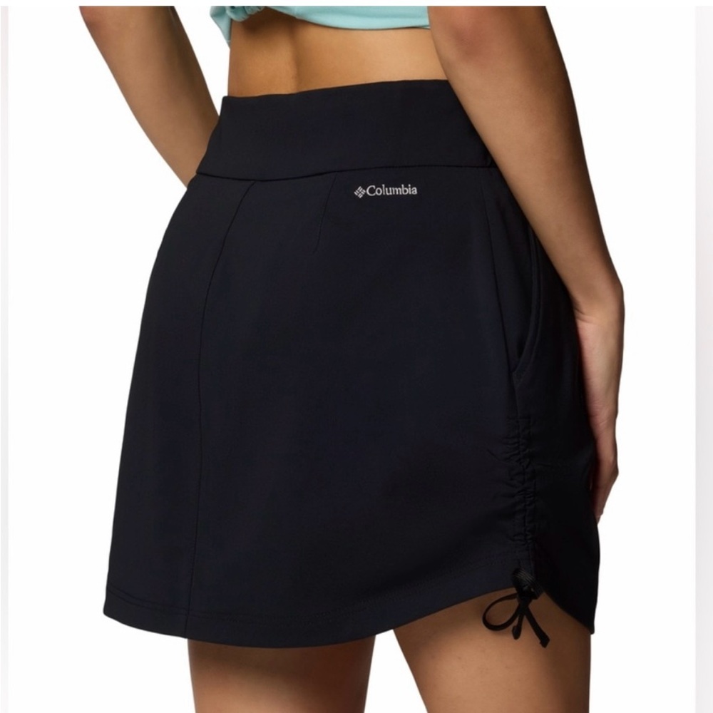 Columbia Women’s Black Ruched Skort with Side Detail.                   Size M